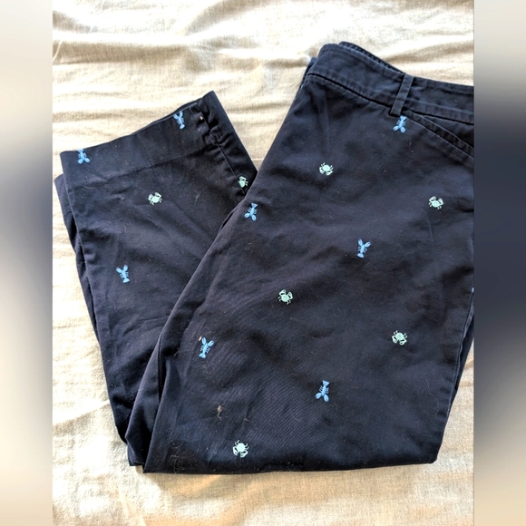 Navy Blue Talbot's 12P Crop Pants With Embroidered Crabs And Lobsters - Picture 1 of 5